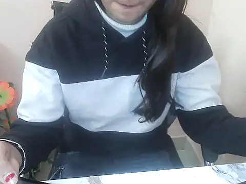 Snapshot of notty_heena chatting on 12-04-25, 05:06 notty heena online show from 12-04-25, 05:06