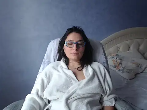 Snapshot of LuckyLisa23 chatting on 11-23-25, 10:37 LuckyLisa23 online show from 11-23-25, 10:37