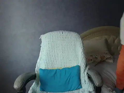 Snapshot of LuckyLisa23 chatting on 12-18-25, 10:43 LuckyLisa23 online show from 12-18-25, 10:43