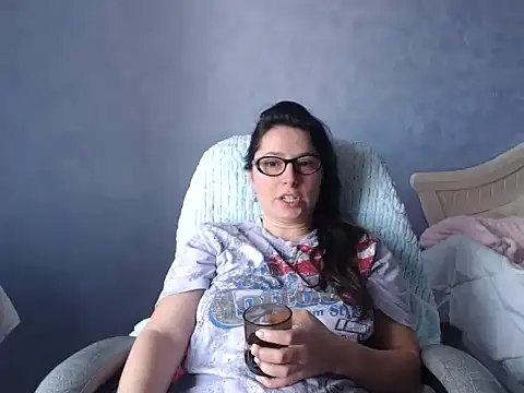 Snapshot of LuckyLisa23 chatting on 03-25-26, 12:00 LuckyLisa23 online show from 03-25-26, 12:00