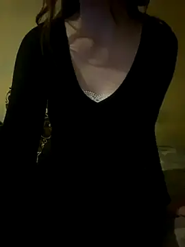 Snapshot of KittieCreme chatting on 11-11-25, 02:17 KittieCreme online show from 11-11-25, 02:17