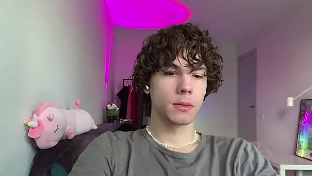 Jeremy1Scott online show from 06-08-26, 05:41