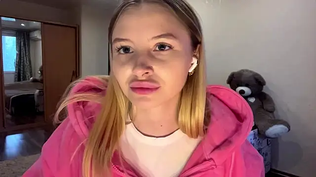 Snapshot of VictoriaMystery chatting on 10-14-25, 02:18 VictoriaMystery online show from 10-14-25, 02:18