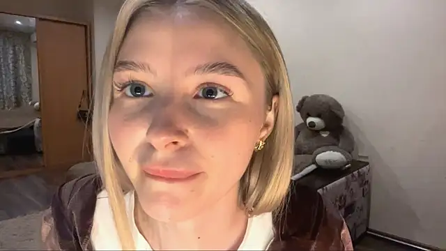 Snapshot of VictoriaMystery chatting on 10-18-25, 02:29 VictoriaMystery online show from 10-18-25, 02:29