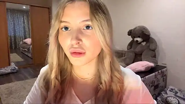 Snapshot of VictoriaMystery chatting on 10-24-25, 02:13 VictoriaMystery online show from 10-24-25, 02:13