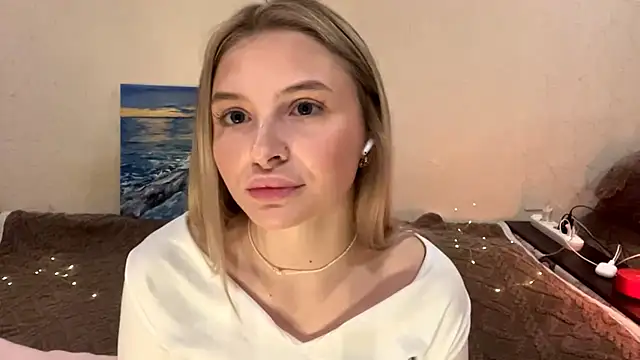 Snapshot of VictoriaMystery chatting on 10-27-25, 03:49 VictoriaMystery online show from 10-27-25, 03:49