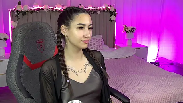 Snapshot of RebeckaThornton chatting on 01-09-26, 09:45 RebeckaThornton online show from 01-09-26, 09:45