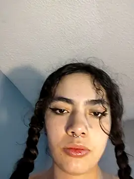 Snapshot of Sofia_Rodriguez8 chatting on 10-17-25, 09:23 Sofia Rodriguez8 online show from 10-17-25, 09:23