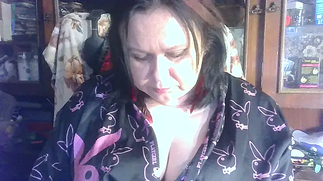 Snapshot of CharleeKendall chatting on 10-28-25, 04:20 CharleeKendall online show from 10-28-25, 04:20