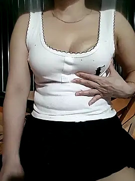 Snapshot of LalayCii chatting on 10-15-25, 12:55 LalayCii online show from 10-15-25, 12:55