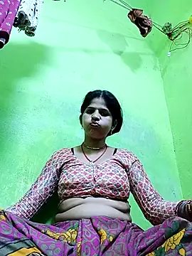 Snapshot of Karishma_cute chatting on 10-15-25, 06:35 Karishma cute online show from 10-15-25, 06:35