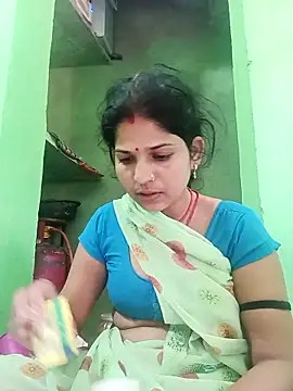 Snapshot of Karishma_cute chatting on 10-20-25, 02:45 Karishma cute online show from 10-20-25, 02:45