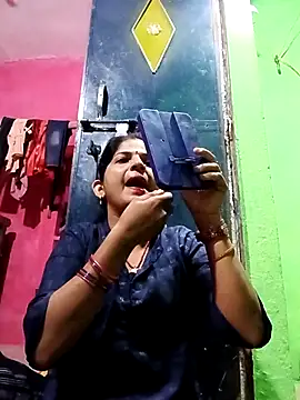 Snapshot of Karishma_cute chatting on 10-20-25, 09:59 Karishma cute online show from 10-20-25, 09:59