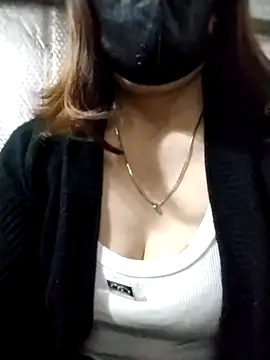 Snapshot of YiyinLy chatting on 10-23-25, 03:33 YiyinLy online show from 10-23-25, 03:33