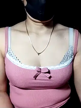 Snapshot of YiyinLy chatting on 11-03-25, 02:57 YiyinLy online show from 11-03-25, 02:57