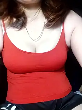 Snapshot of YiyinLy chatting on 11-14-25, 07:07 YiyinLy online show from 11-14-25, 07:07