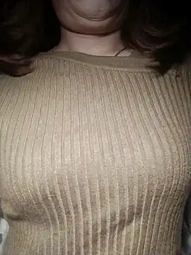 Snapshot of YiyinLy chatting on 11-20-25, 07:24 YiyinLy online show from 11-20-25, 07:24