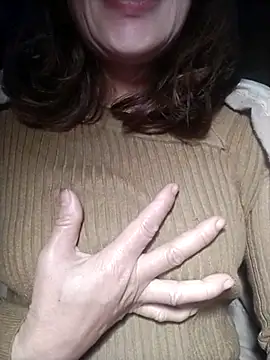 Snapshot of YiyinLy chatting on 11-21-25, 07:23 YiyinLy online show from 11-21-25, 07:23