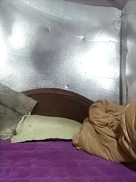 Snapshot of YiyinLy chatting on 11-23-25, 07:41 YiyinLy online show from 11-23-25, 07:41