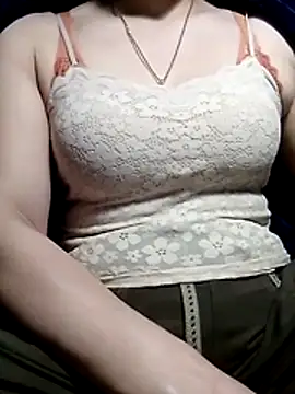 YiyinLy online show from 02-10-26, 01:15