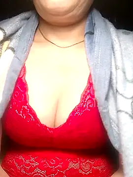 YiyinLy online show from 03-11-26, 09:21