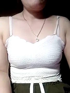 YiyinLy online show from 04-10-26, 09:52