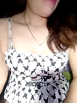 YiyinLy online show from 04-17-26, 09:18