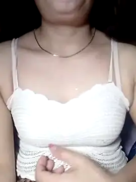 YiyinLy online show from 04-19-26, 12:48