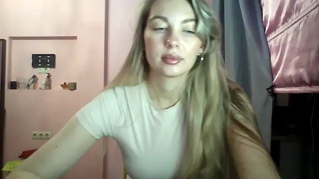 Snapshot of Sygream chatting on 10-20-25, 12:16 Sygream online show from 10-20-25, 12:16