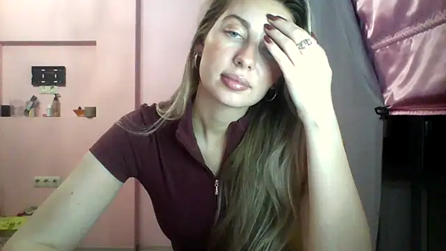 Snapshot of Sygream chatting on 10-31-25, 10:44 Sygream online show from 10-31-25, 10:44