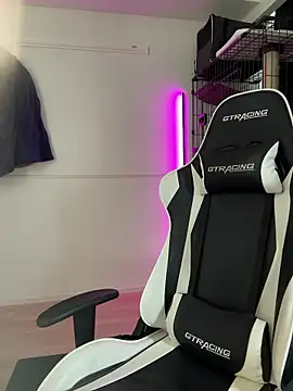 Snapshot of ericiii chatting on 02-19-26, 03:24 ericiii online show from 02-19-26, 03:24