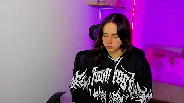 Emily Lindey online show from 11-30-25, 03:21