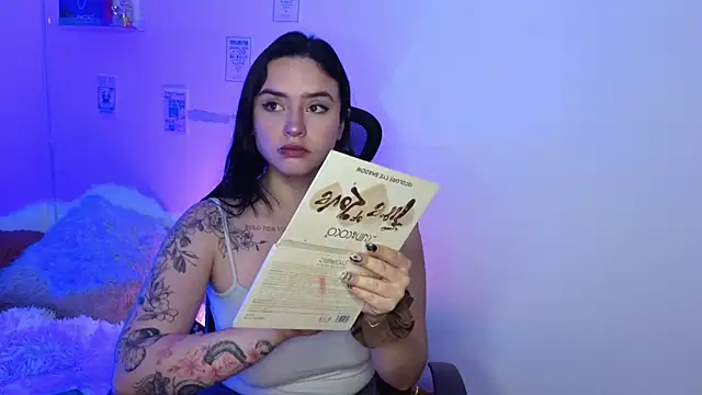 Emily Lindey online show from 04-12-26, 04:06