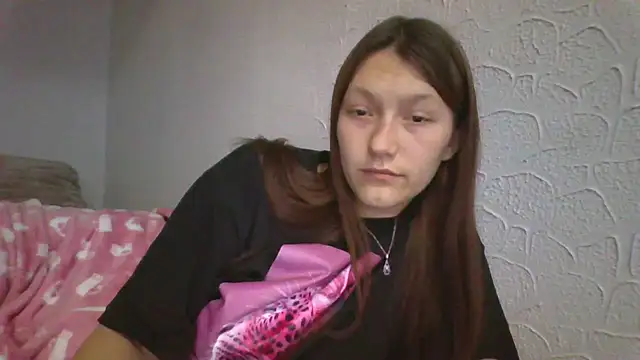 Snapshot of luna_tt chatting on 12-15-25, 08:13 luna tt online show from 12-15-25, 08:13