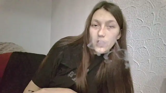 Snapshot of luna_tt chatting on 12-18-25, 06:47 luna tt online show from 12-18-25, 06:47