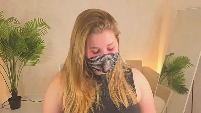 Snapshot of Scarlet_Sinera chatting on 10-19-25, 12:11 Scarlet Sinera online show from 10-19-25, 12:11