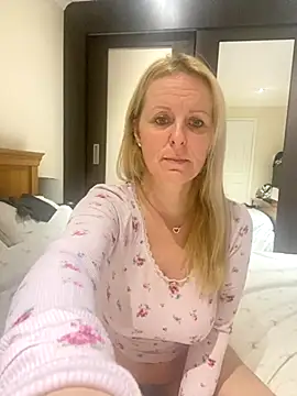 madamlillyrose online show from 11-12-25, 08:26