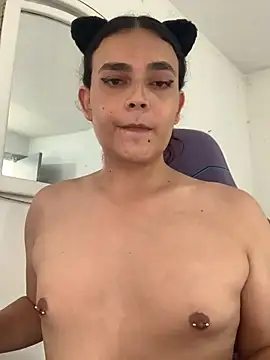 Snapshot of La-Gatiita-trans chatting on 06-25-26, 05:17 La-Gatiita-trans online show from 06-25-26, 05:17