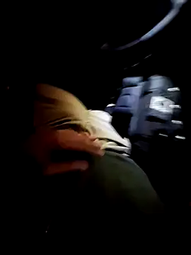 Snapshot of Raczos chatting on 10-22-25, 03:07 Raczos online show from 10-22-25, 03:07