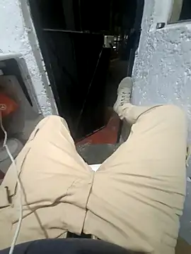 Snapshot of Raczos chatting on 12-18-25, 03:45 Raczos online show from 12-18-25, 03:45