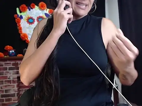 Lucyy Naugthy online show from 11-17-25, 01:28