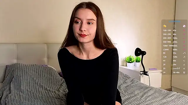 La L U N E online show from 12-15-25, 07:40