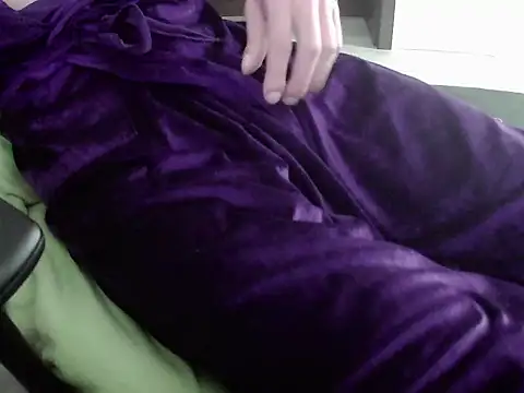 Snapshot of Batboy94 chatting on 10-24-25, 07:32 Batboy94 online show from 10-24-25, 07:32