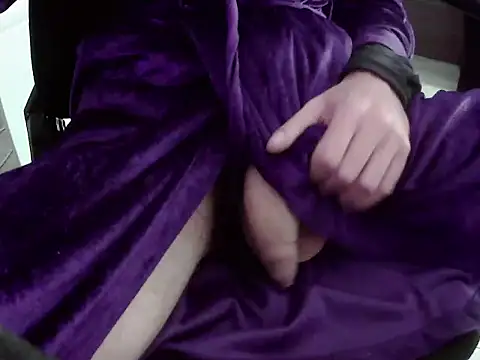 Snapshot of Batboy94 chatting on 11-22-25, 12:20 Batboy94 online show from 11-22-25, 12:20