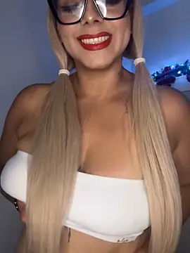 Snapshot of BBWCami_ chatting on 11-28-25, 01:03 BBWCami online show from 11-28-25, 01:03