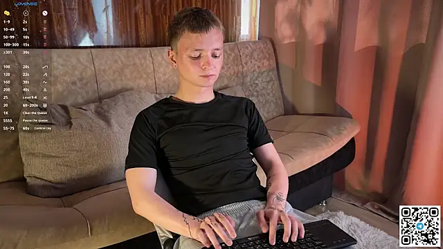 Snapshot of Logan_mett chatting on 06-08-26, 12:27 Logan mett online show from 06-08-26, 12:27