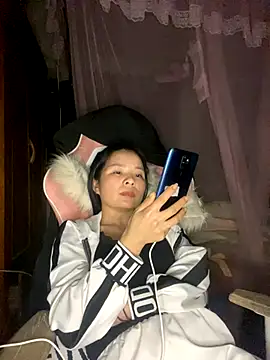 Listen-ly online show from 12-18-25, 05:19