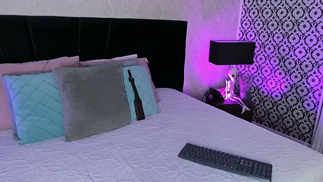 mariianna lopez  online show from 11-25-25, 04:40