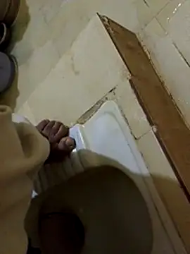 Snapshot of svk_05 chatting on 11-14-25, 08:51 svk 05 online show from 11-14-25, 08:51