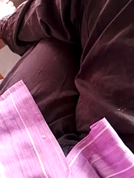 Snapshot of svk_05 chatting on 11-18-25, 06:18 svk 05 online show from 11-18-25, 06:18